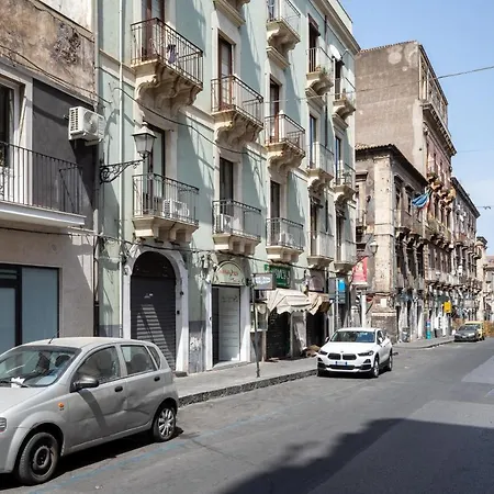 Garibaldi 94- Intera Casa A 2 Passi Dal Duomo Hébergement de vacances *